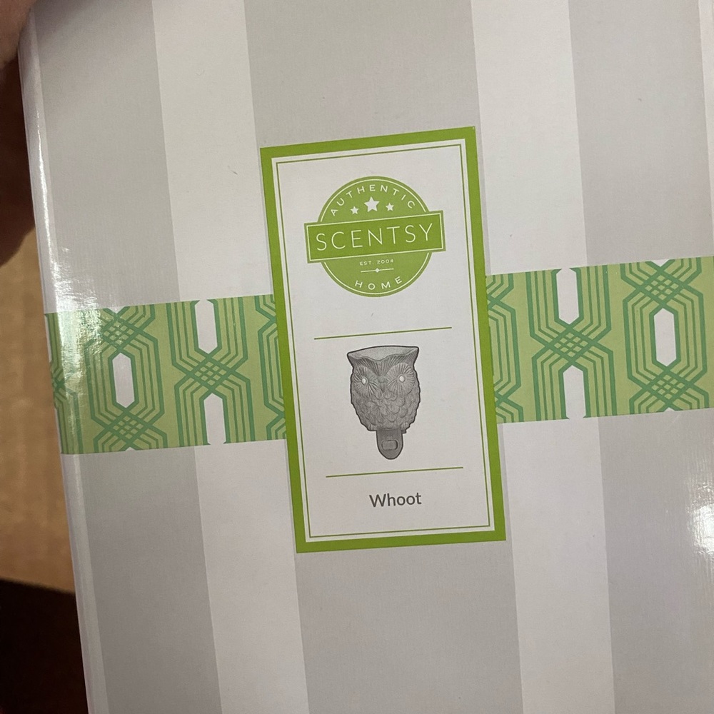 Scentsy whoot wall warmer